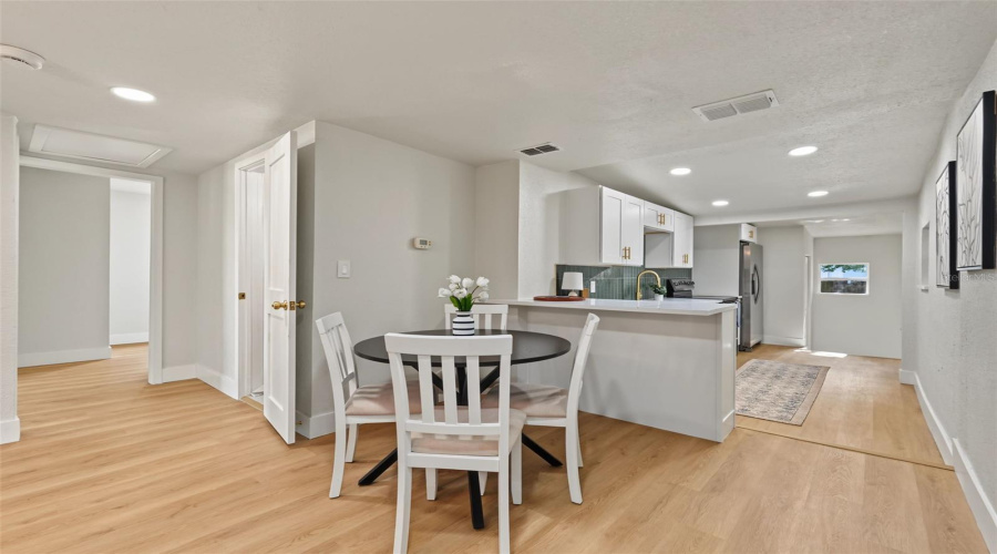 Tampa, Florida 33604, 3 Bedroom Bedrooms, ,2 Bathroombathrooms,Residential,For Sale,Edison,0,Mfrtb8538108