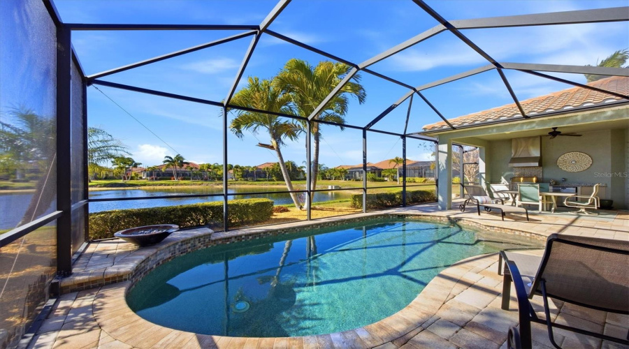 Beautiful Heated Saltwater Pool With Pond/Lakeview