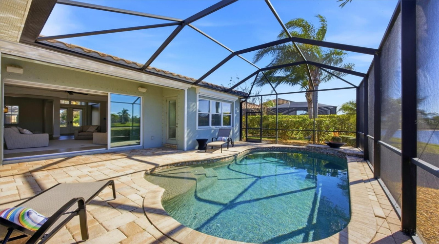 Beautiful Heated Saltwater Pool With Pond/Lakeview