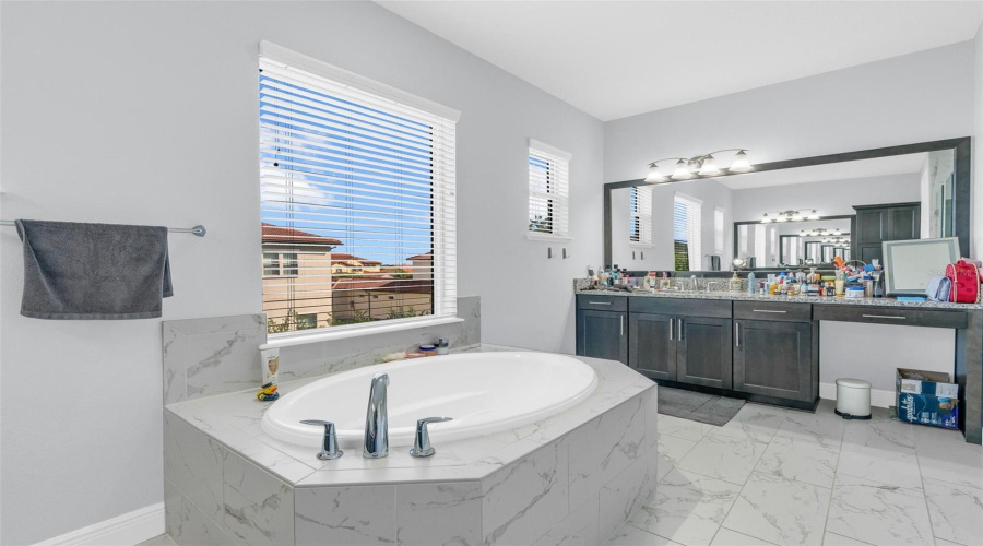 Winter Garden, Florida 34787, 5 Bedroom Bedrooms, ,4 Bathroombathrooms,Residential,For Sale,Canoe,0,Mfro6398949