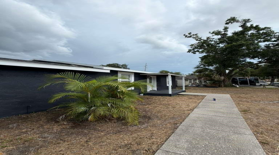 Tampa, Florida 33611, 3 Bedroom Bedrooms, ,2 Bathroombathrooms,Residential,For Sale,Gabrielle,0,Mfrtb8540550