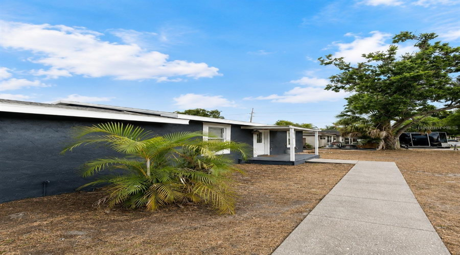 Tampa, Florida 33611, 3 Bedroom Bedrooms, ,2 Bathroombathrooms,Residential,For Sale,Gabrielle,0,Mfrtb8540550