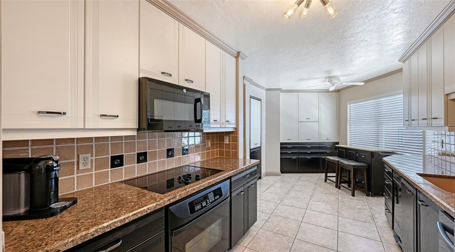 Sarasota, Florida 34236, 4 Bedroom Bedrooms, ,3 Bathroombathrooms,Residential,For Sale,Golden Gate Point,0,Mfra4701236