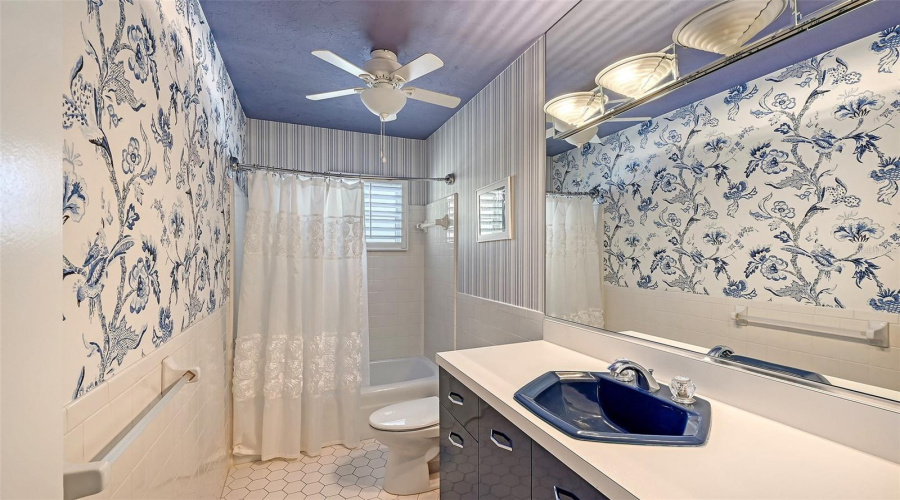Sarasota, Florida 34236, 4 Bedroom Bedrooms, ,3 Bathroombathrooms,Residential,For Sale,Golden Gate Point,0,Mfra4701236