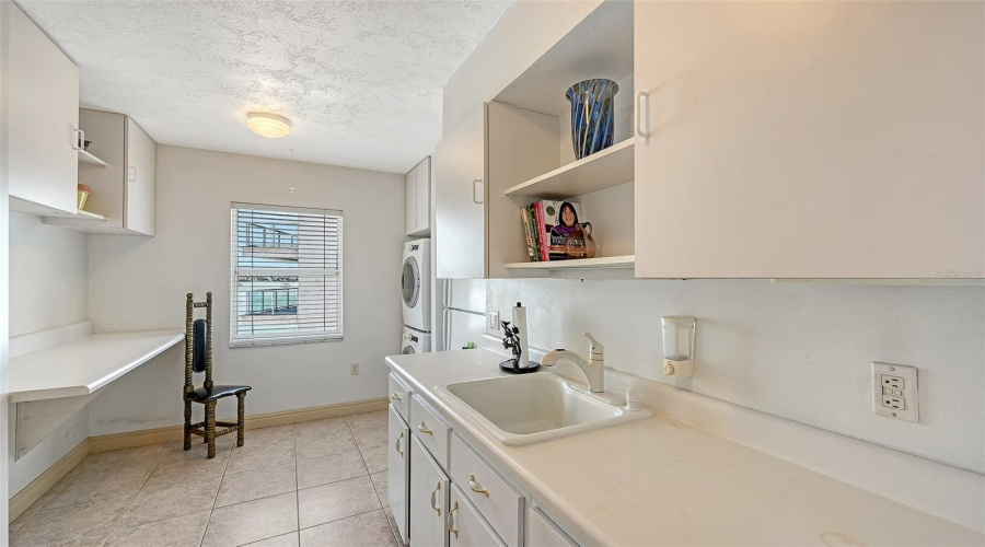 Sarasota, Florida 34236, 4 Bedroom Bedrooms, ,3 Bathroombathrooms,Residential,For Sale,Golden Gate Point,0,Mfra4701236