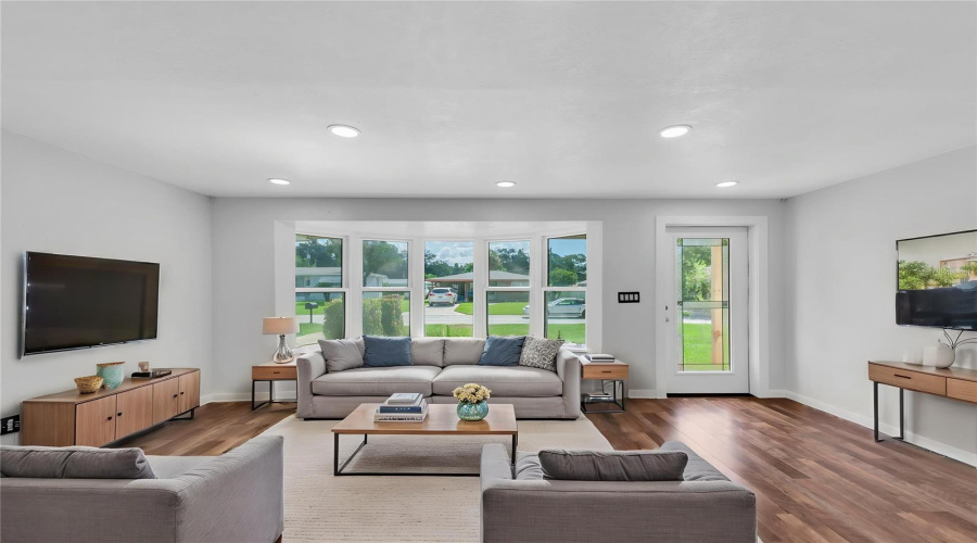 Clearwater, Florida 33759, 2 Bedroom Bedrooms, ,1 Bathroombathrooms,Residential,For Sale,Country,0,Mfrtb8538223