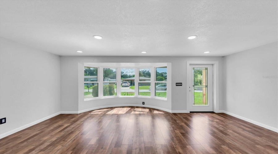 Clearwater, Florida 33759, 2 Bedroom Bedrooms, ,1 Bathroombathrooms,Residential,For Sale,Country,0,Mfrtb8538223