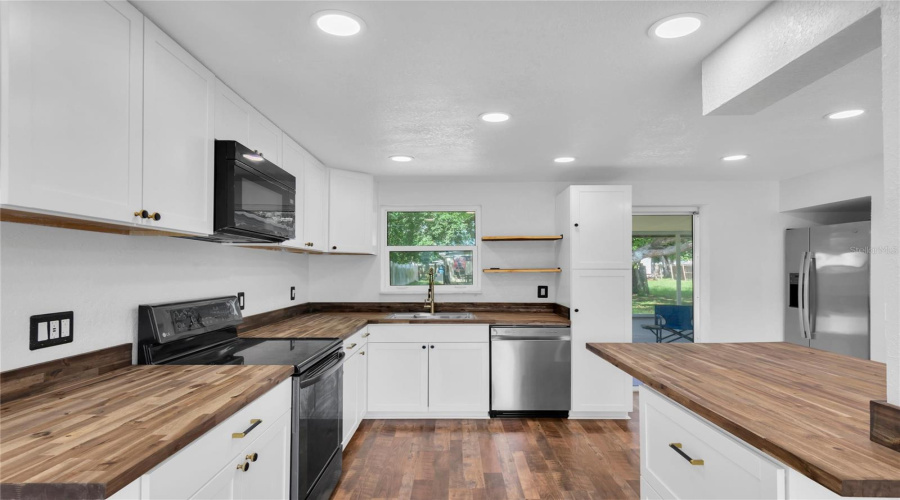 Clearwater, Florida 33759, 2 Bedroom Bedrooms, ,1 Bathroombathrooms,Residential,For Sale,Country,0,Mfrtb8538223