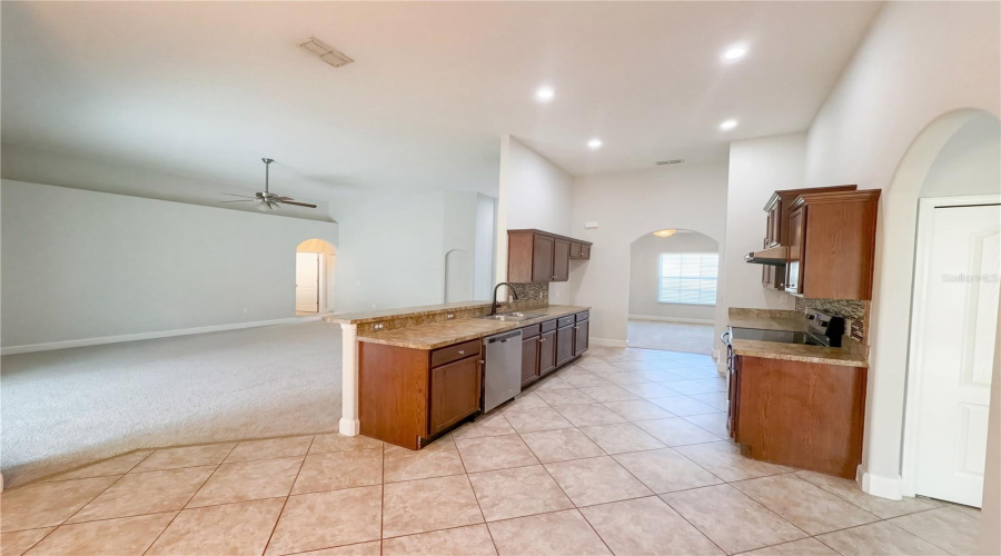 Lakeland, Florida 33813, 4 Bedroom Bedrooms, ,3 Bathroombathrooms,Residential,For Sale,Hickory Leaf,0,Mfrtb8486704