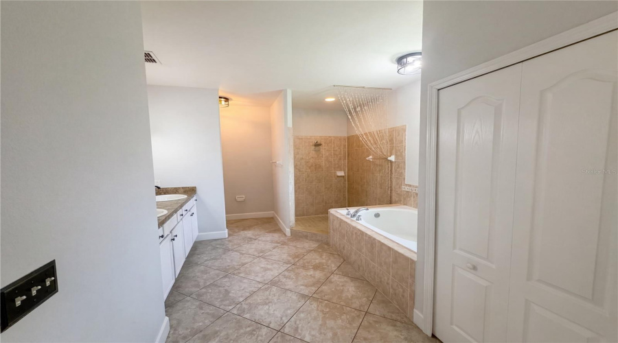 Lakeland, Florida 33813, 4 Bedroom Bedrooms, ,3 Bathroombathrooms,Residential,For Sale,Hickory Leaf,0,Mfrtb8486704