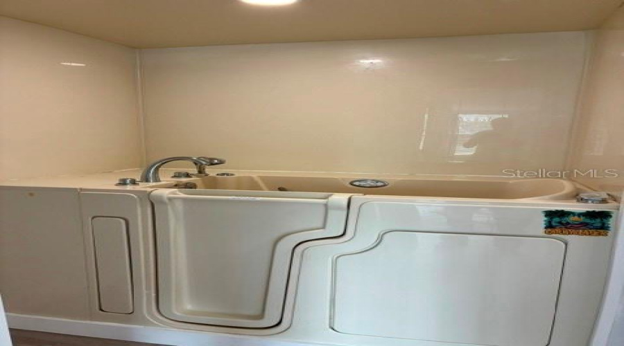 Ormond Beach, Florida 32176, 2 Bedroom Bedrooms, ,2 Bathroombathrooms,Residential,For Sale,Azalea,0,Mfrfc319782