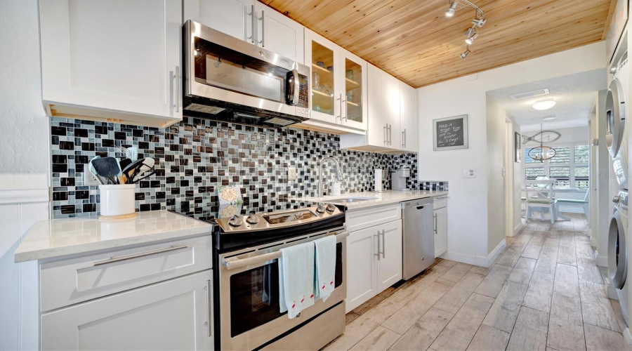 Bradenton, Florida 34205, 1 Bedroom Bedrooms, ,1 Bathroombathrooms,Residential,For Sale,30Th,0,Mfra4688153