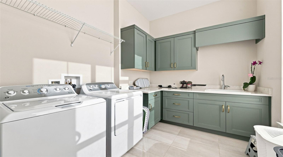 New Port Richey, Florida 34655, 4 Bedroom Bedrooms, ,4 Bathroombathrooms,Residential,For Sale,Oak Meadow,0,Mfrw7888852