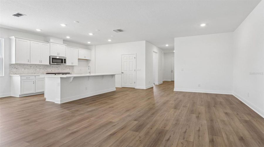 Kitchen / Dining Area