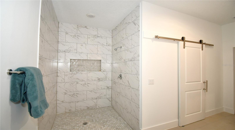 Walk-N Shower And Closet