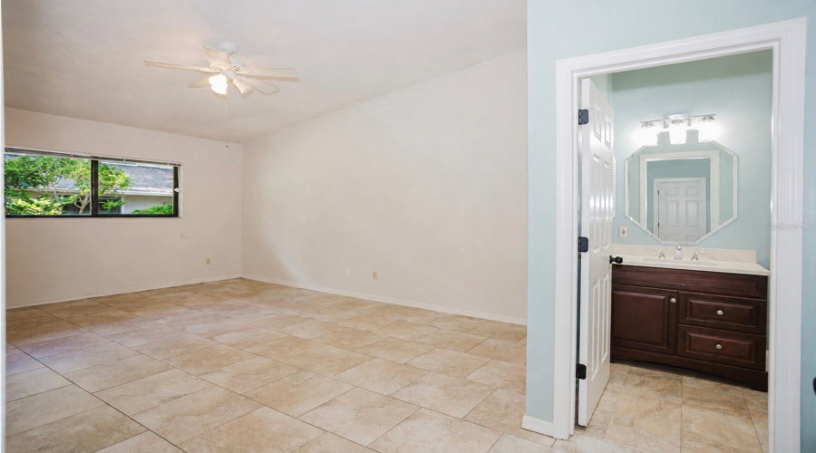 Gainesville, Florida 32607, 2 Bedroom Bedrooms, ,2 Bathroombathrooms,Residential,For Sale,7Th,0,Mfrgc542866