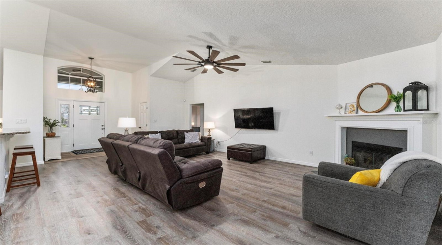 Mount Dora, Florida 32757, 3 Bedroom Bedrooms, ,2 Bathroombathrooms,Residential,For Sale,Edmund,0,Mfro6393908