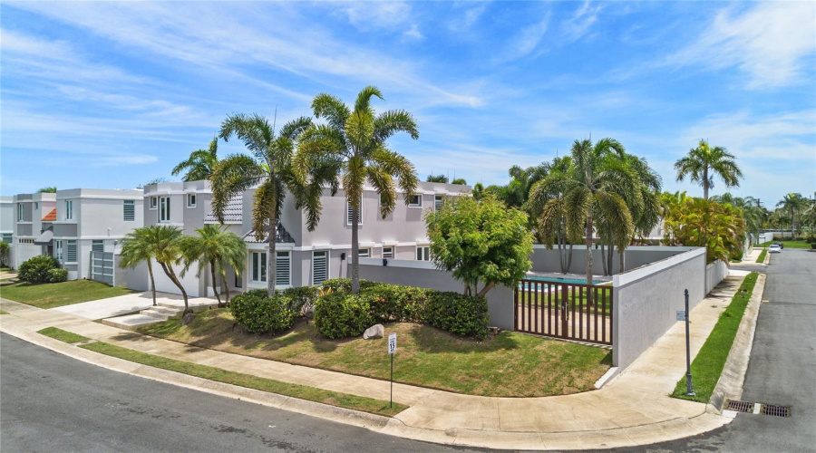 Dorado, Puerto Rico 00646, 5 Bedroom Bedrooms, ,3 Bathroombathrooms,Residential,For Sale,Golfo De Alaska,0,Mfrpr9123695
