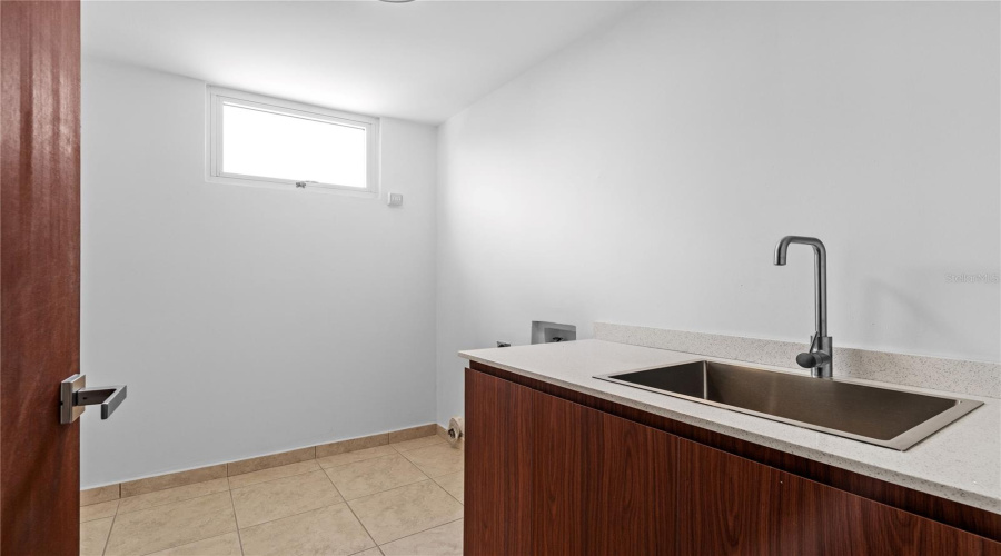 Dorado, Puerto Rico 00646, 5 Bedroom Bedrooms, ,3 Bathroombathrooms,Residential,For Sale,Golfo De Alaska,0,Mfrpr9123695