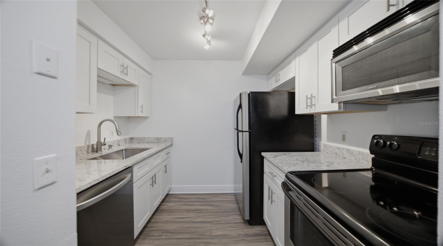 Tampa, Florida 33613, 2 Bedroom Bedrooms, ,2 Bathroombathrooms,Residential,For Sale,Hanging Moss,0,Mfrtb8541235