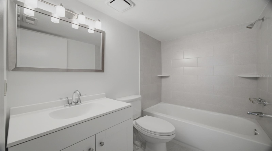 Tampa, Florida 33613, 2 Bedroom Bedrooms, ,2 Bathroombathrooms,Residential,For Sale,Hanging Moss,0,Mfrtb8541235