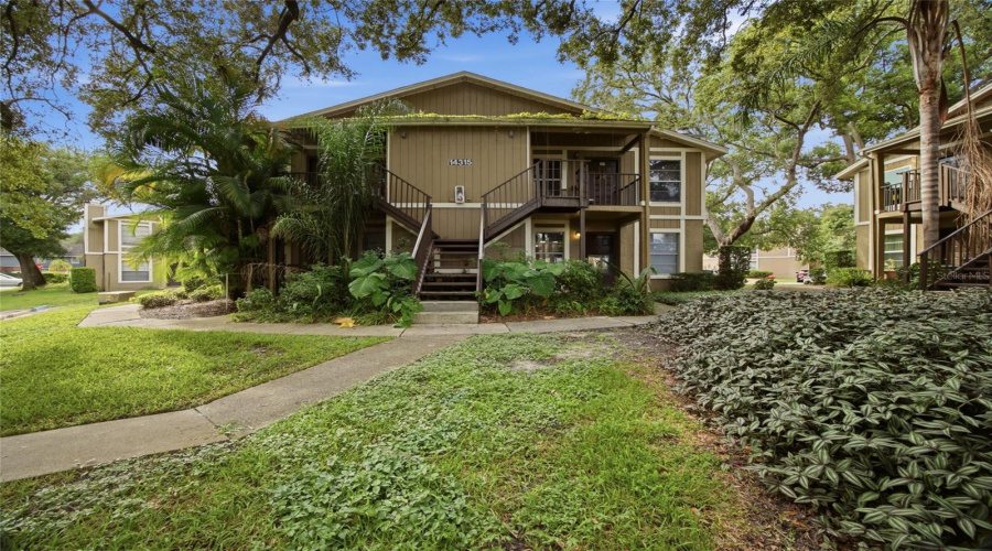 Tampa, Florida 33613, 2 Bedroom Bedrooms, ,2 Bathroombathrooms,Residential,For Sale,Hanging Moss,0,Mfrtb8541235
