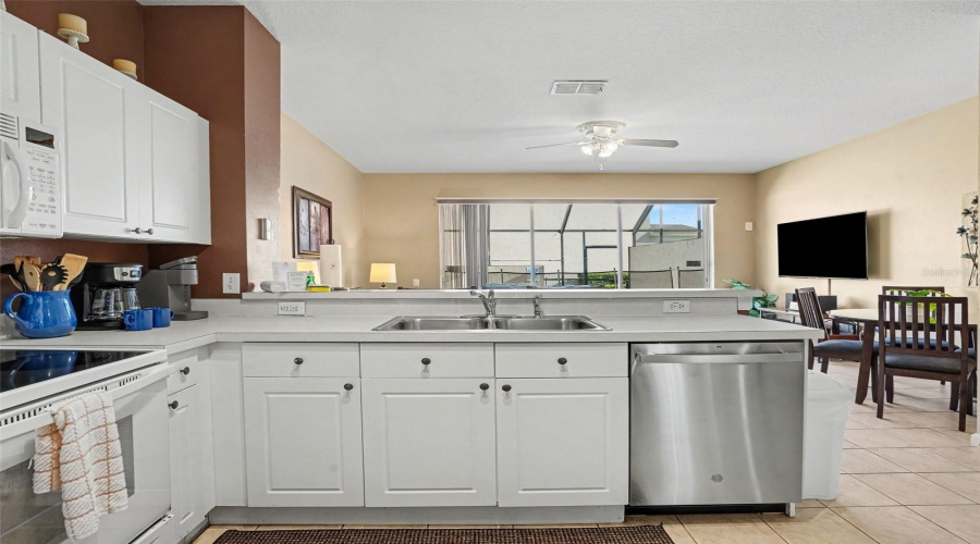Kissimmee, Florida 34747, 3 Bedroom Bedrooms, ,3 Bathroombathrooms,Residential,For Sale,Silver Palm Dr,0,Mfro6431399