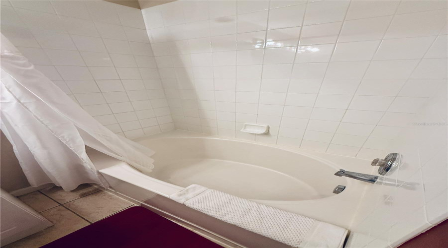 Garden Tub/Shower Combo In Primary Bathroom