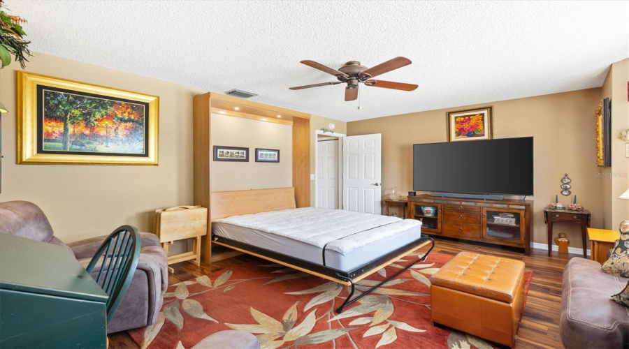 Queen Size Bed Shown