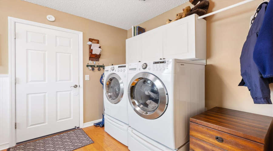 Off-Kitchen Laundry Room