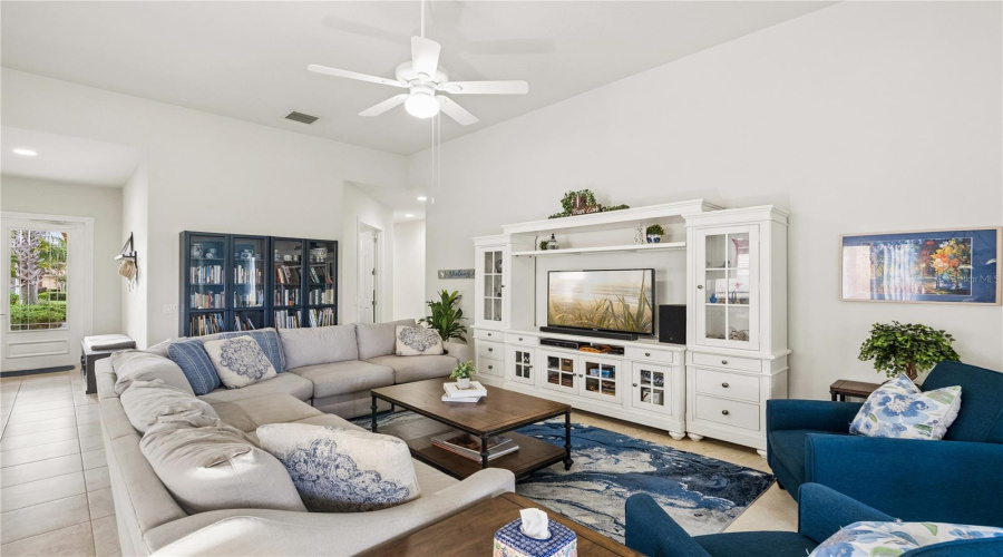 Orlando, Florida 32827, 3 Bedroom Bedrooms, ,2 Bathroombathrooms,Residential,For Sale,Gennaro Ln,0,Mfro6436693