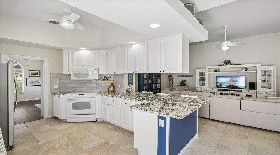 Orlando, Florida 32827, 3 Bedroom Bedrooms, ,2 Bathroombathrooms,Residential,For Sale,Gennaro Ln,0,Mfro6436693
