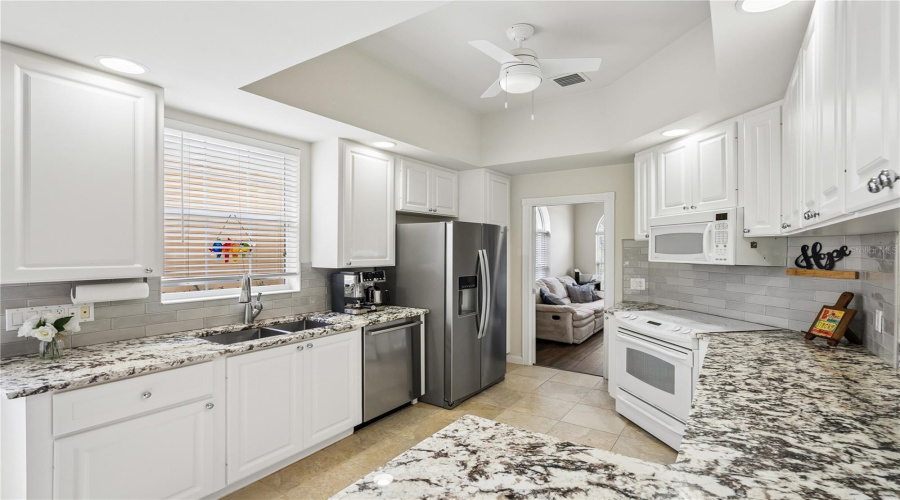 Orlando, Florida 32827, 3 Bedroom Bedrooms, ,2 Bathroombathrooms,Residential,For Sale,Gennaro Ln,0,Mfro6436693