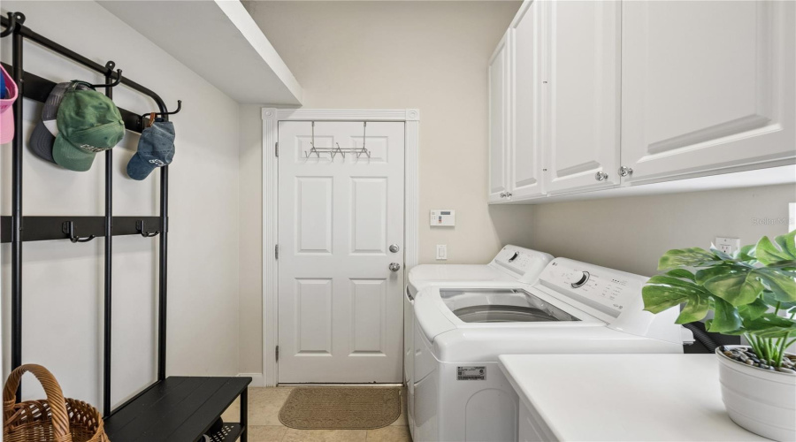 Orlando, Florida 32827, 3 Bedroom Bedrooms, ,2 Bathroombathrooms,Residential,For Sale,Gennaro Ln,0,Mfro6436693