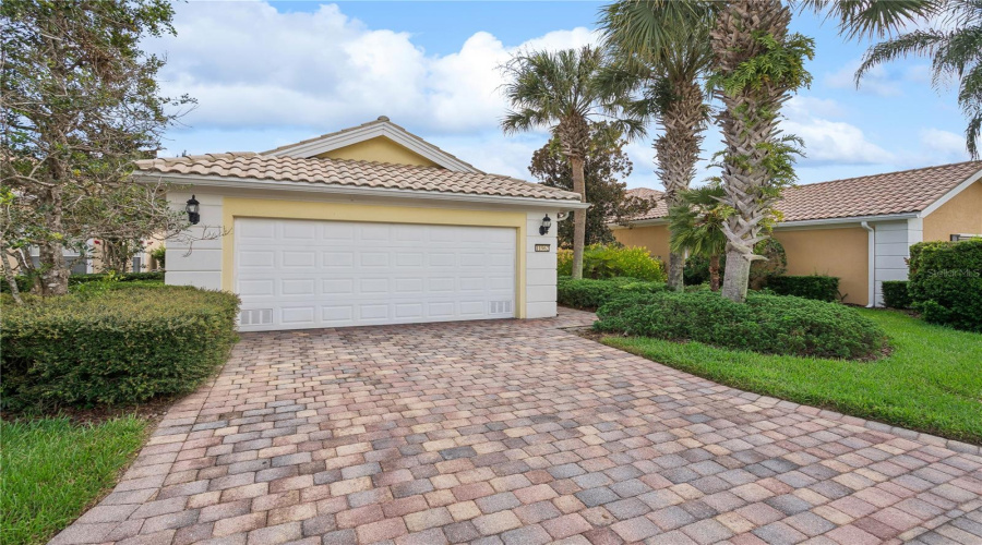 Orlando, Florida 32827, 3 Bedroom Bedrooms, ,2 Bathroombathrooms,Residential,For Sale,Gennaro Ln,0,Mfro6436693