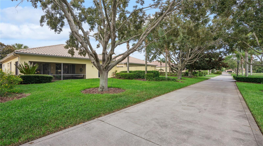 Orlando, Florida 32827, 3 Bedroom Bedrooms, ,2 Bathroombathrooms,Residential,For Sale,Gennaro Ln,0,Mfro6436693