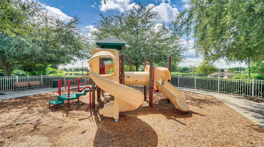 Orlando, Florida 32827, 3 Bedroom Bedrooms, ,2 Bathroombathrooms,Residential,For Sale,Gennaro Ln,0,Mfro6436693