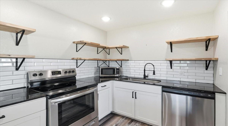 Sun City Center, Florida 33573, 1 Bedroom Bedrooms, ,1 Bathroombathrooms,Residential,For Sale,Andover,0,Mfrp4938098