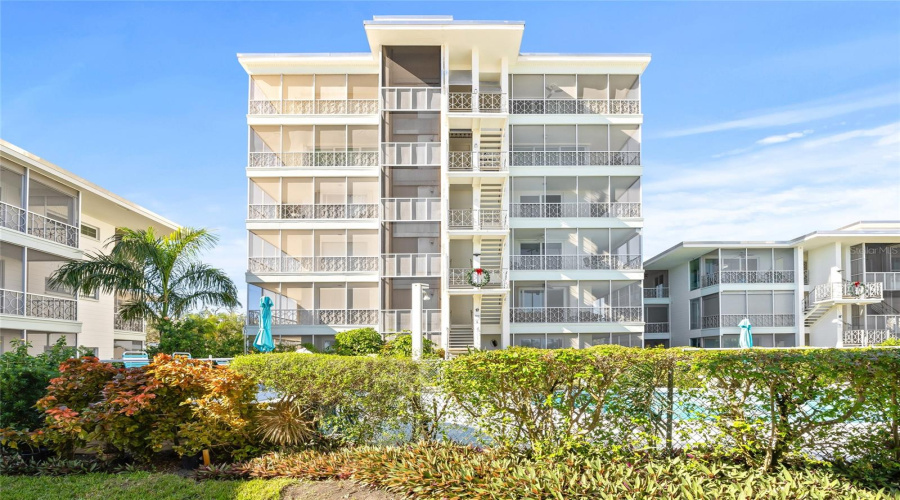 St Petersburg, Florida 33701, 1 Bedroom Bedrooms, ,1 Bathroombathrooms,Residential,For Sale,Shore,0,Mfrtb8535560