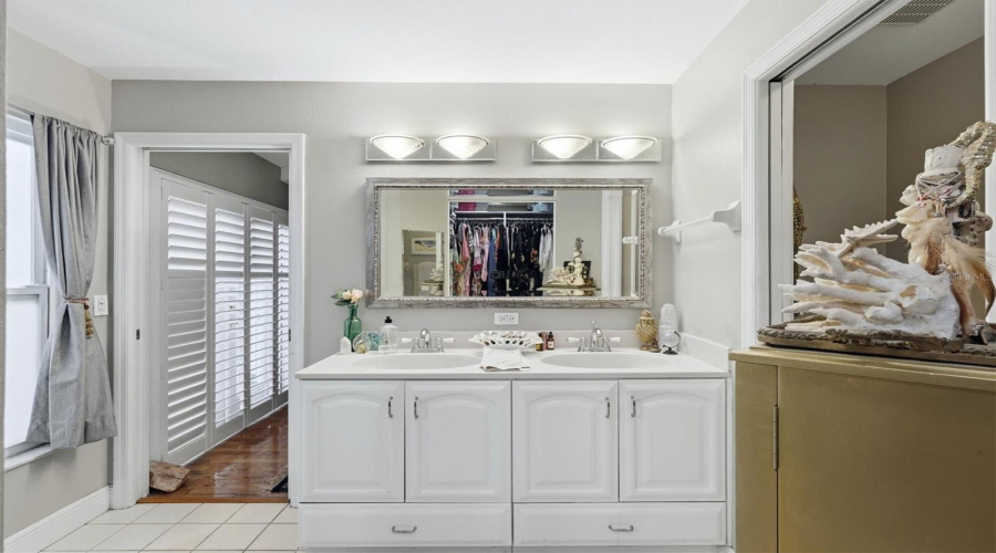 Sarasota, Florida 34238, 4 Bedroom Bedrooms, ,2 Bathroombathrooms,Residential,For Sale,Easton,0,Mfra4698217