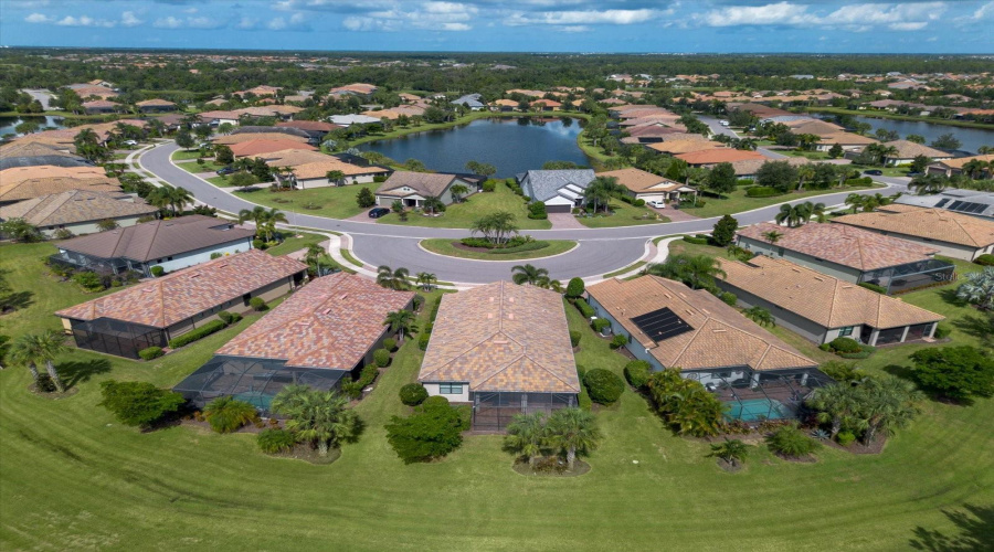 Lakewood Ranch, Florida 34202, 2 Bedroom Bedrooms, ,2 Bathroombathrooms,Residential,For Sale,Seaford,0,Mfra4703757