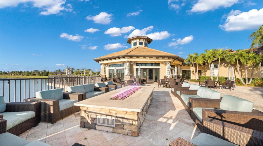 Lakewood Ranch, Florida 34202, 2 Bedroom Bedrooms, ,2 Bathroombathrooms,Residential,For Sale,Seaford,0,Mfra4703757