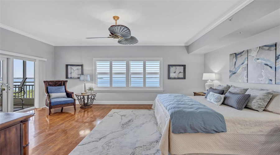 Luxurious Primary Br With Waterview &Amp; Balcony Access