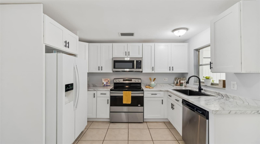 New Port Richey, Florida 34655, 2 Bedroom Bedrooms, ,1 Bathroombathrooms,Residential,For Sale,Murrow,0,Mfrtb8490576