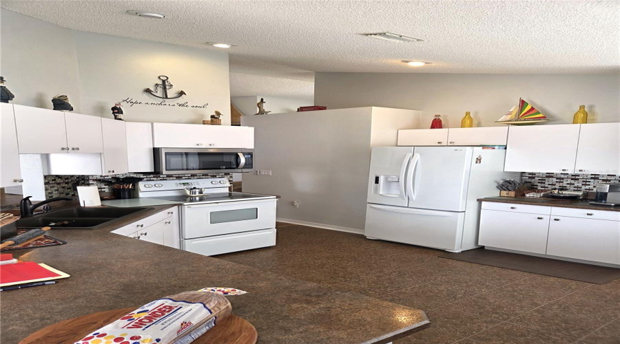 New Port Richey, Florida 34652, 3 Bedroom Bedrooms, ,2 Bathroombathrooms,Residential,For Sale,Manor,0,Mfrw7883355