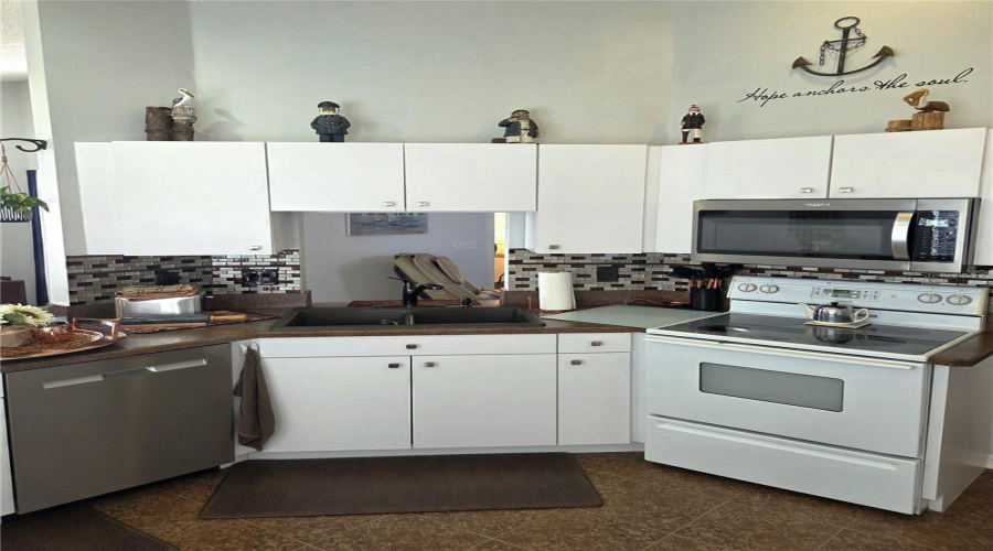 New Port Richey, Florida 34652, 3 Bedroom Bedrooms, ,2 Bathroombathrooms,Residential,For Sale,Manor,0,Mfrw7883355
