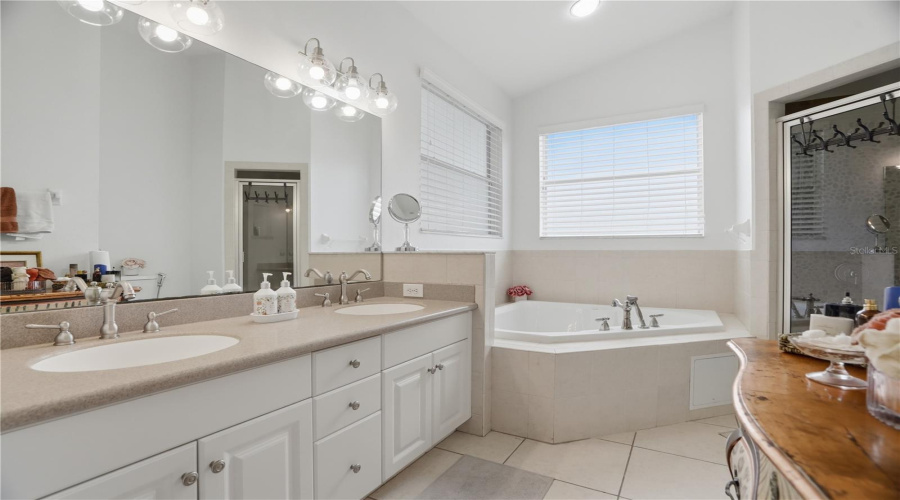 Tampa, Florida 33629, 3 Bedroom Bedrooms, ,2 Bathroombathrooms,Residential,For Sale,Euclid,0,Mfrtb8517990