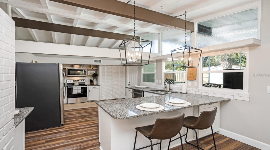 Sarasota, Florida 34231, 5 Bedroom Bedrooms, ,3 Bathroombathrooms,Residential,For Sale,Wason,0,Mfra4703983