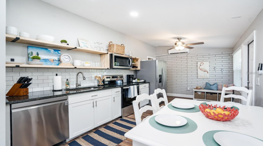 Sarasota, Florida 34231, 5 Bedroom Bedrooms, ,3 Bathroombathrooms,Residential,For Sale,Wason,0,Mfra4703983