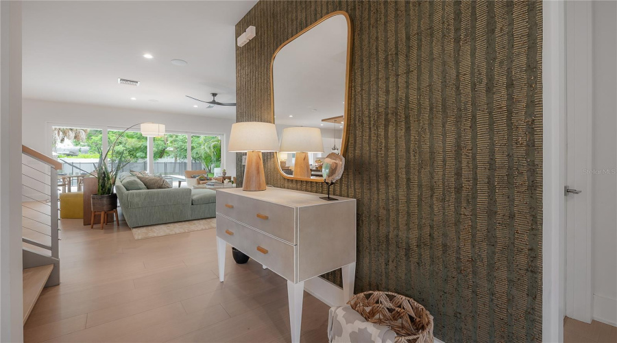 Tampa, Florida 33629, 5 Bedroom Bedrooms, ,4 Bathroombathrooms,Residential,For Sale,Jetton,0,Mfrtb8533688